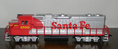 Life-Like GP38 Diesel Locomotive ~ SANTA FE ~ Rd# ATSF 3500 – HO