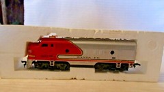 HO Scale Tyco F7A Unit Diesel Locomotive Santa Fe Warbonnet #4015