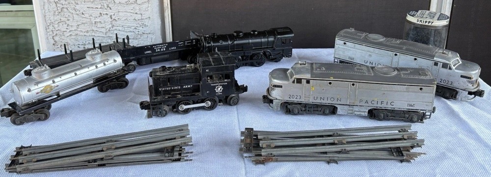 Lionel Postwar 2023 Union Pacific Diesel Locomotive Set Plus Others LOT # 2 ASIS