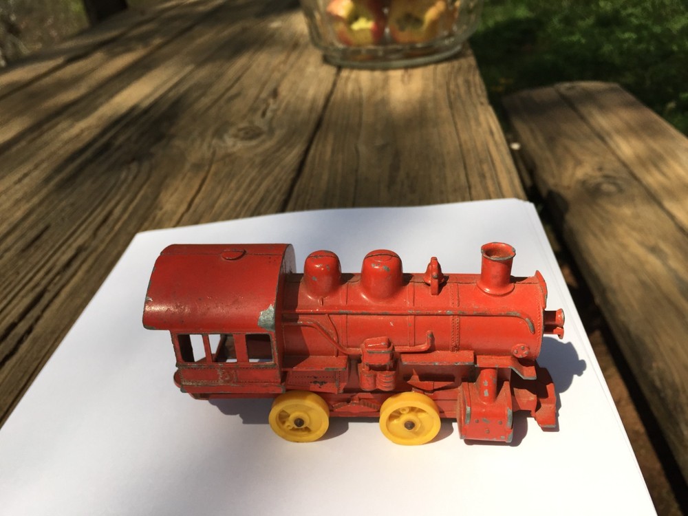 Hubley Die Cast No. 31 Train Locomotive Orange 5″ long Mid Century