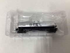 Athearn #3383 HO scale “Bell Oil” single dome tank car Rd. #20391
