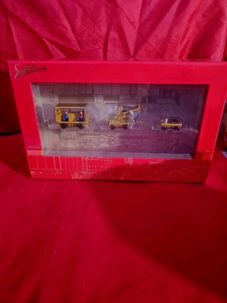 HO SPECTRUM 16946 MAINTENANCE OF WAY SELF PROPELLED SPEEDER W/ WORK CRANE & CART
