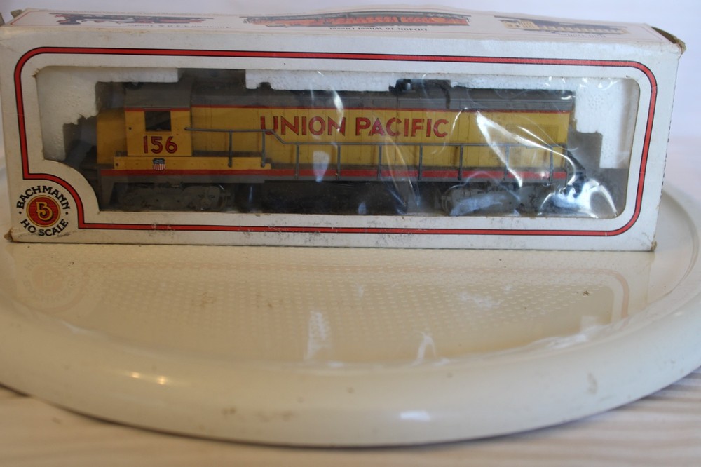 HO Scale Bachmann, Diesel Locomotive Union Pacific FOR PARTS OR REPAIR #156