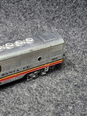 Vintage TYCO Santa Fe Diesel Locomotive HO Scale 1:87 Silver Red Engine 307