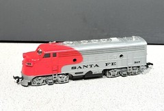 Bachmann EMD F9-A Powered Diesel Locomotive Santa Fe Rd # 307 Gray HO Scale Runs