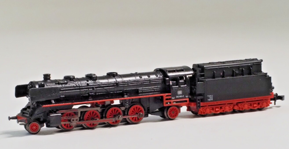 88272 Marklin Z-scale (DB) class 042. with oil firing & oil tender 5 POLE Motor