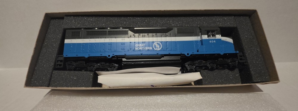 Athearn #4128 Great Northern RN #404 SDP40 Dummy Diesel Locomotive HO 1:87 CIB