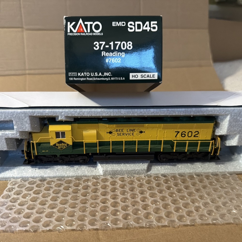 HO Kato 37-1708 Reading EMD SD45 Powered Diesel Locomotive RDG #7602