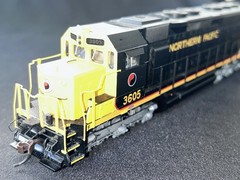 Bachmann Spectrum HO Scale Northern Pacific SD-45 Locomotive #17 DCC 82713