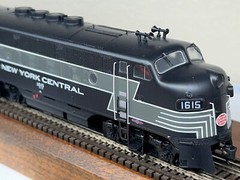 NEW YORK CENTRAL NYC EMD F3A LOCO – DC / DCC Ready ” GRAY STRIPE ” HO Scale NEW