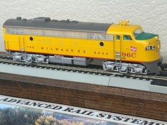 MILWAUKEE ROAD YELLOW FP7A – C unit #96C – DCC / QUANTUM SOUND HO Scale NEW OOP