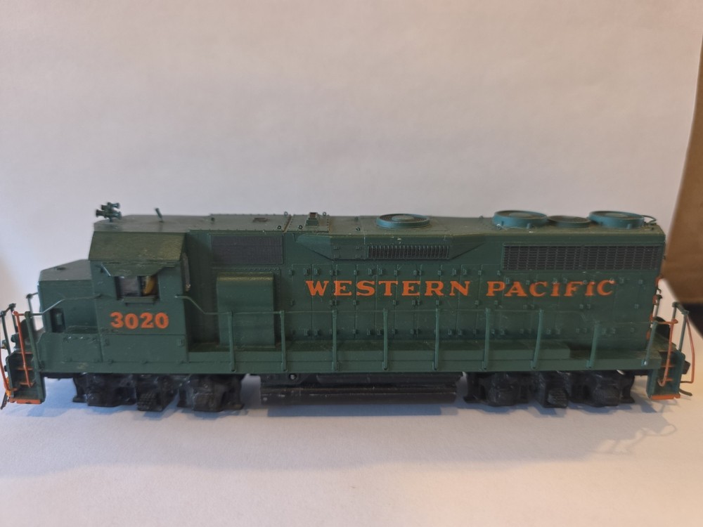 N Scale Atlas Custom Western Pacific GP35 3020 Locomotive Engine