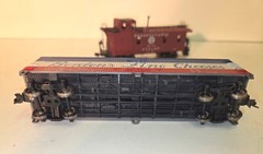 Vintage HO / IHC NEW HAVEN 2-8-0 Consolidation Locomotive & Tender w/ (4) Cars