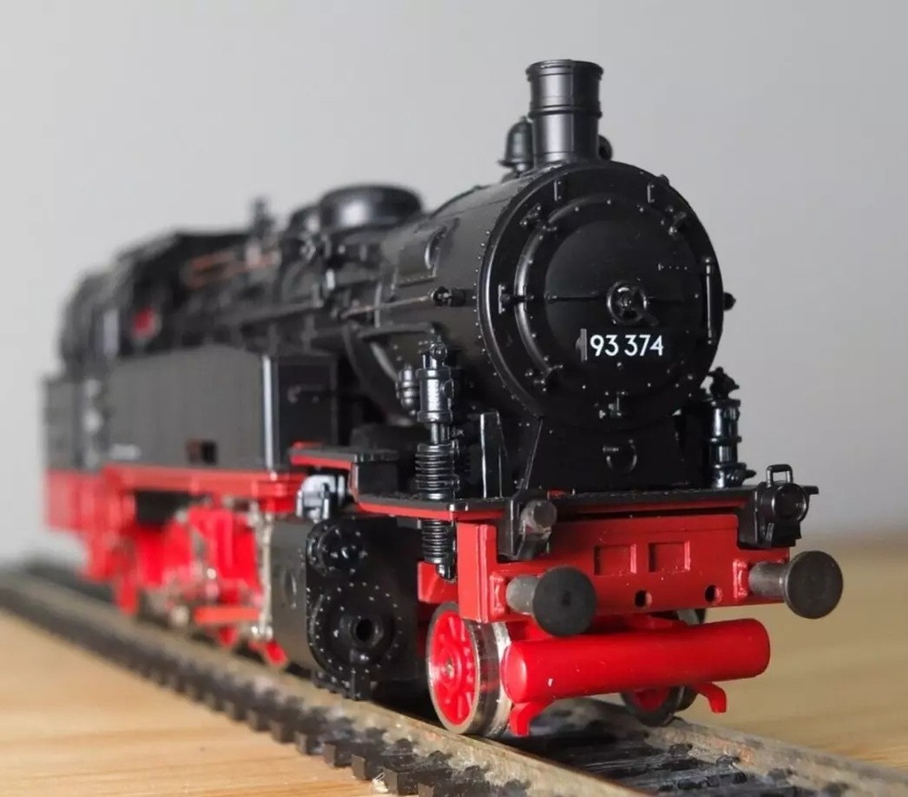 Roco 04122A HO gauge DR BR 93 / T14 steam locomotive in black livery