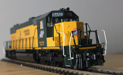 Kato 37-6521 HO gauge EMD SD38-2 diesel loco Chicago & North Western Op Lifesave
