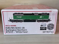 ScaleTrains HO EMD SD40-2B Burlington Northern #7502 DCC & Sound NEW