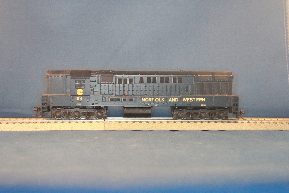 JP HO Athearn Dummy Locomotive 4324 Trainmaster Norfolk Western #164