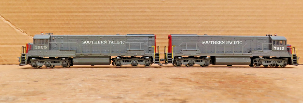 RIVAROSSI 1812 SOUTHERN PACIFIC U25C POWERED & DUMMY CUSTON PAINTED HO SCALE