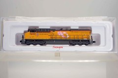 AZL-62414-1 UP Pink Ribbon ES44AC Diesel 7400 American Z Line Z Scale Z Gauge