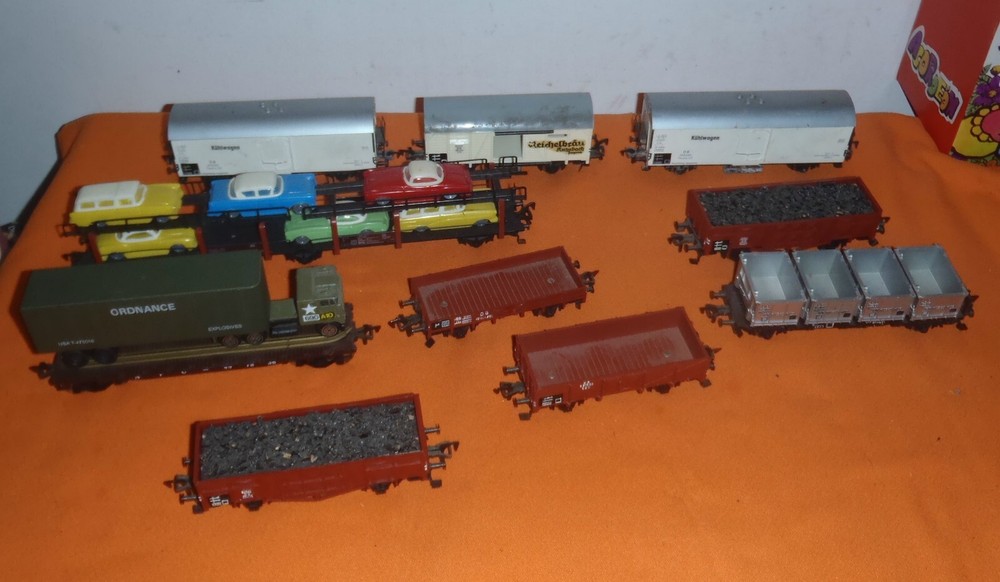 HO Fleischmann Rail Cars 10 Total Accessories As Shown –