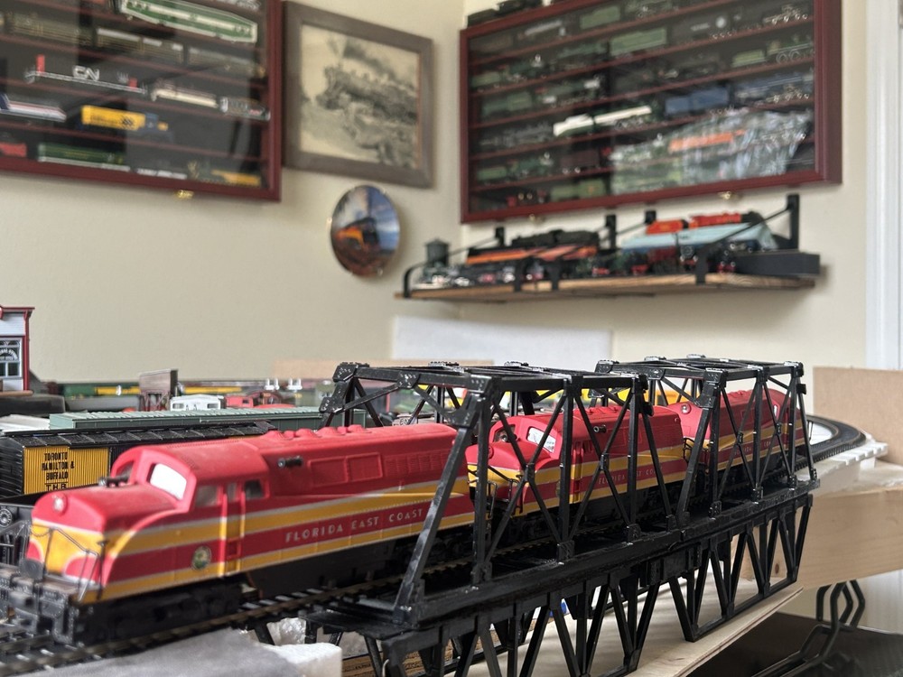 Vintage FEC Diesel Engine, Two Powered One Dummy, Model Train 3-Unit Set running