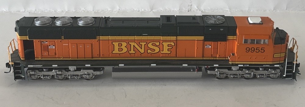 Athearn Genesis BNSF SD-70MAC Orange #9955 Locomotive HO Scale DC (Working)