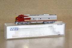 KATO 176-5304 SANTA FE AT&SF CLASS E8/9 A UNIT DIESEL LOCOMOTIVE 86 on