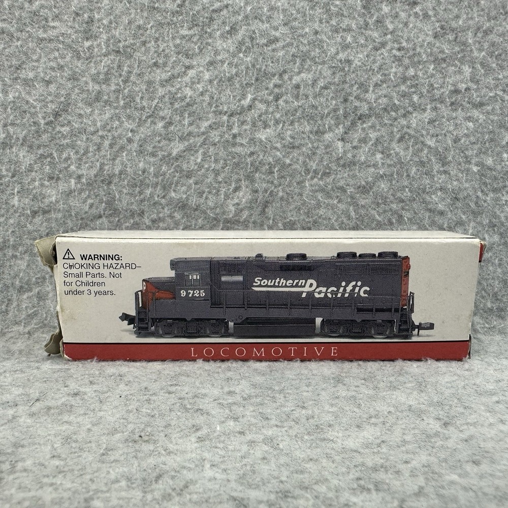 Southern Pacific SP 9725 N Scale Locomotive Train Engine 4.5” NOS w Box