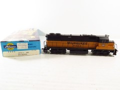 Athearn 4606 HO Scale Milwaukee Road GP38-2 Diesel Locomotive #365 EX/Box