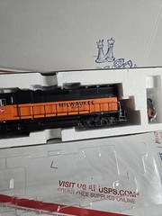 HO Scale 9187 Atlas Milwaukee Road MILW GP-40 Low Nose # 2034 – DC / DCC Decoder