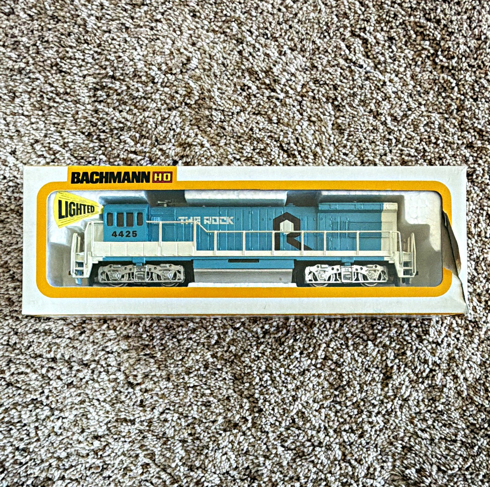 Bachmann HO Scale GE U36B Diesel Rock Island #4425 Lighted DC Analog 0623