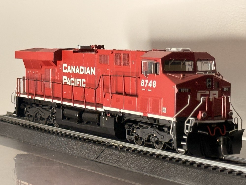 Intermountain – Canadian Pacific ES44AC Locomotive #8731 – DCC Non-Sound