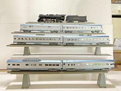 Rivarossi HO 2-8-4 Berkshire steam locomotive Nickel Plate Road 6 passenger cars