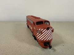 CP Rail 1412 HO Scale Diesel Locomotive Bachmann Model Train Red Black White