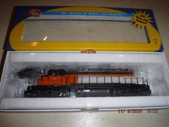 ATHEARN HO MILWAUKEE ROAD SD40-2 HIAWATHA SCHEME #166 ITEM #95172 – BRAND NEW!