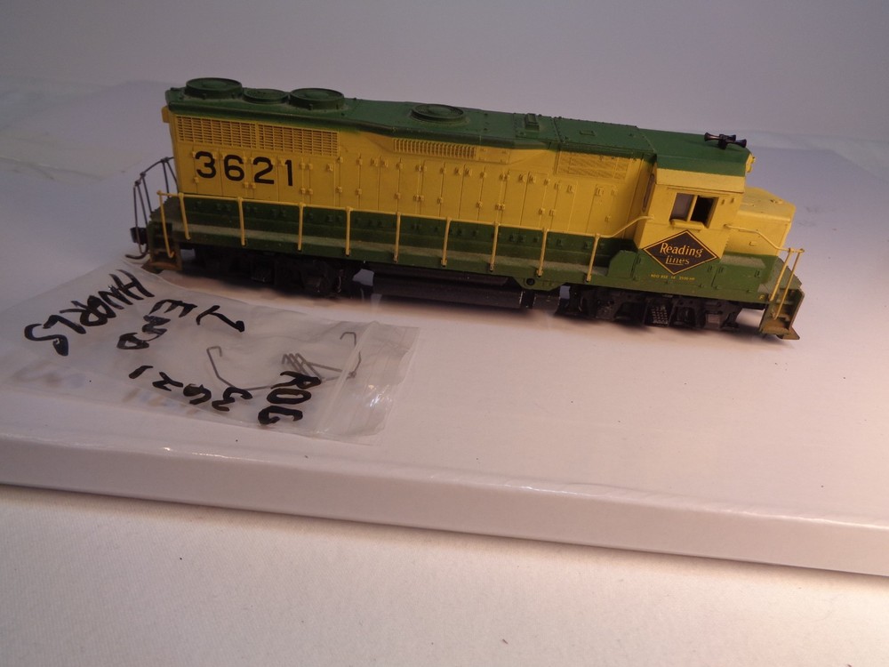 HO Scale Athearn Reading GP35 Diesel Engine #3621 DCC/No Sound