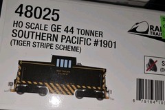 Rapido HO Southern Pacific 44-Tonner SP #1900, 1902 Tiger Stripe DC NIB