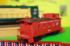 H0 Athearn* Genesis Northwestern Lighted Locomotive #6926 & A Decorated Caboose