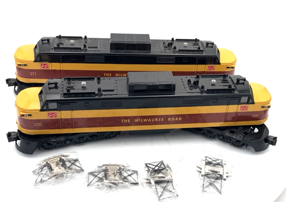 Williams Milwaukee Rd EP5 Power & Dummy Electric Locomotives Boxed 370 & 371