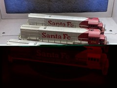 Set of 3 – HO Rivarossi Santa Fe U25C Diesel #350 – 1 works, 2 need repair