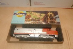 Athearn Trains HO 3325 Santa Fe Alco PA1 Diesel Dummy Locomotive