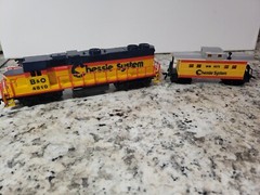 As is Life-Like HO 4810 Engine GP-38 Loco Chessie System B&O 8288 Caboose WM1872