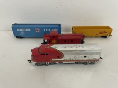 Bachmann Santa Fe F7 Diesel Locomotive 307 Red Silver HO Scale Model Train