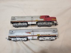 American Flyer Santa Fe 360 A Unit & 364 B Unit With 4 Aluminum Passenger Cars