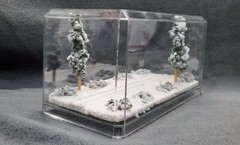 HOn3 SCALE 9″ SINGLE TRACK DISPLAY CASE – WINTER SCENE- FOR ANY HOn3 TRAIN