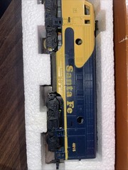 TYCO HO Scale Santa Fe Diesel Locomotive 4015 with Operating Headlight Untested