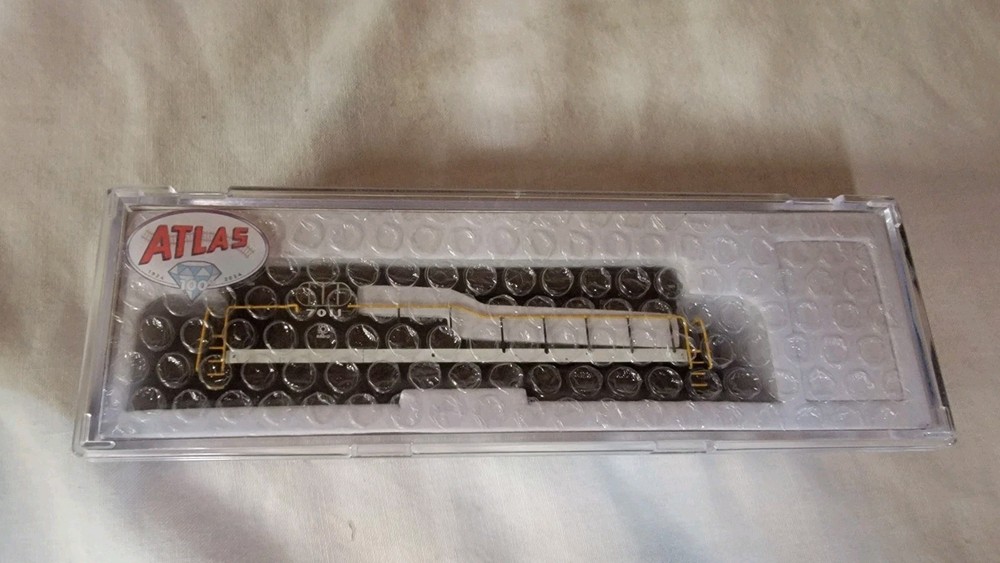 Atlas N Trains 7011 NYC New York FM H16-44 Diesel Engine w’ ESU Sound 40005543