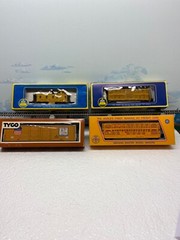 HO AHM MEHANO TYCO ~ UNION PACIFIC 4 CAR LOT ~ CATTLE AUTOMATED RAILWAY CABOOSE