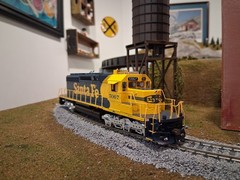 Athearn Ready To Roll Santa Fe SD40-2 With Tsunami 2 DCC/sound