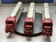 Set of 3 – HO Rivarossi Santa Fe U25C Diesel #350 – 1 works, 2 need repair